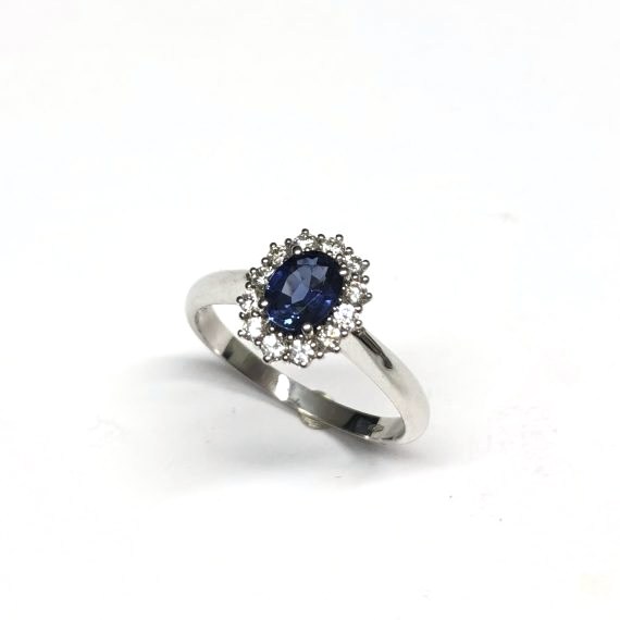 Anello zaffiro 0133 con contorno di diamanti